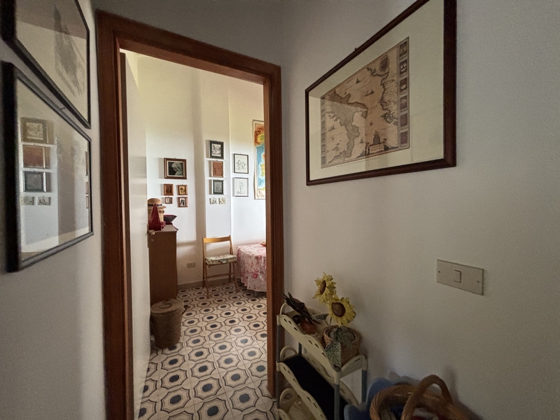 klimatyczne mieszkanie z widokiem na góry na sprzedaż w San Lucido we Włoszech