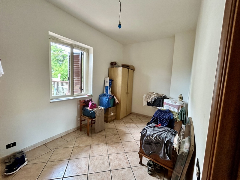 duże mieszkanie na sprzedaż w miasteczku Falerna na południu Włoch