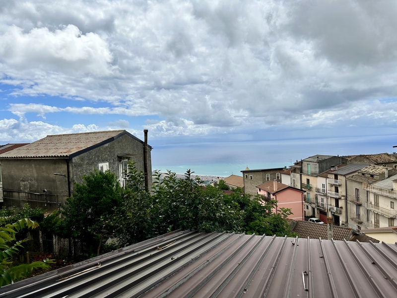 mieszkanie z duszą na sprzedaż w miejscowości Falerna we Włoszech