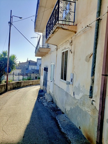 nieruchomość z duszą na sprzedaż w miejscowości Falerna w Kalabrii