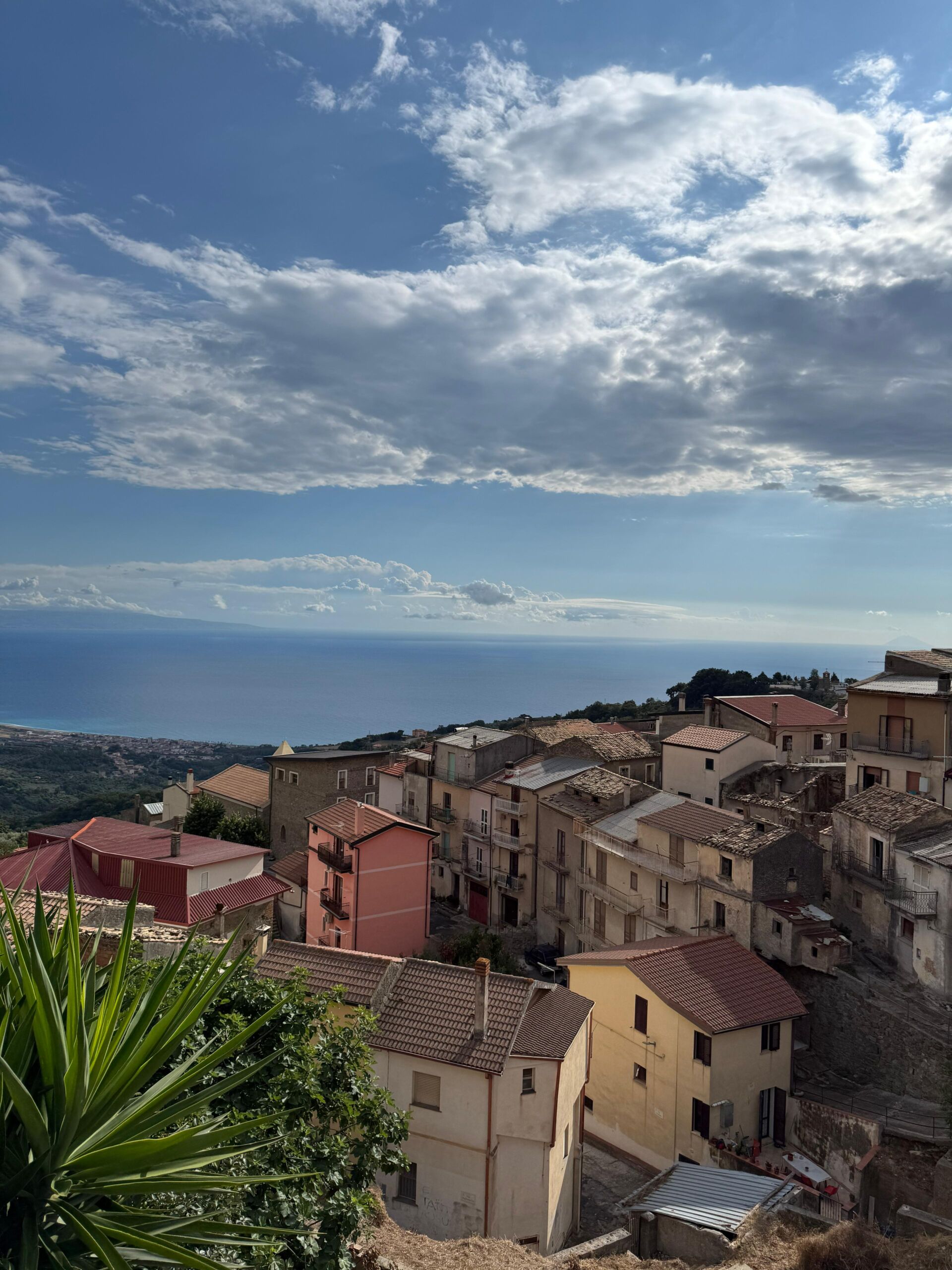 idok na Falerna paese z mieszkania na sprzedaż