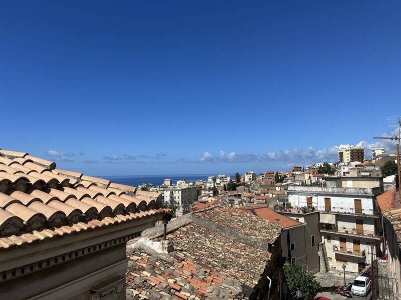 na sprzedaż wyremontowany dom z balkonem paola w kalabrii we włoszech