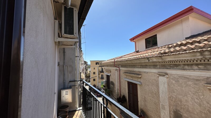 na sprzedaż nieruchomość z balkonem 5 minut od centrum paola kalabria