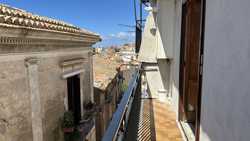 na sprzedaż dom z widokiem na miasto w miasteczku paola w kalabrii