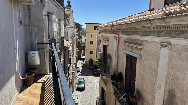 na sprzedaż wyjątkowy dom w klimacie vintage paola w kalabrii we włoszech