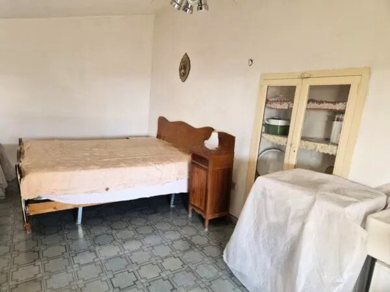 nieruchomość na sprzedaż z tarasem w miasteczku acquappesa we włoszech