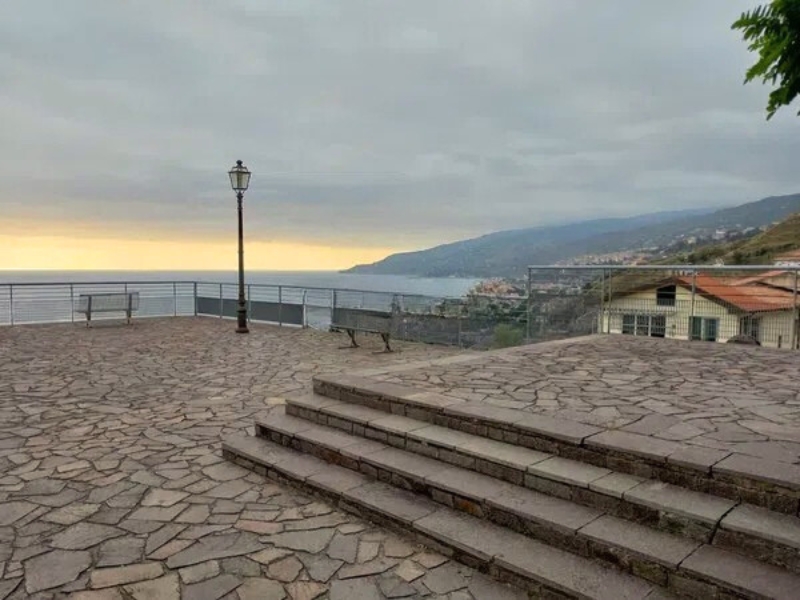 dom na sprzedaż niedaleko morza w acquappesa w kalabrii