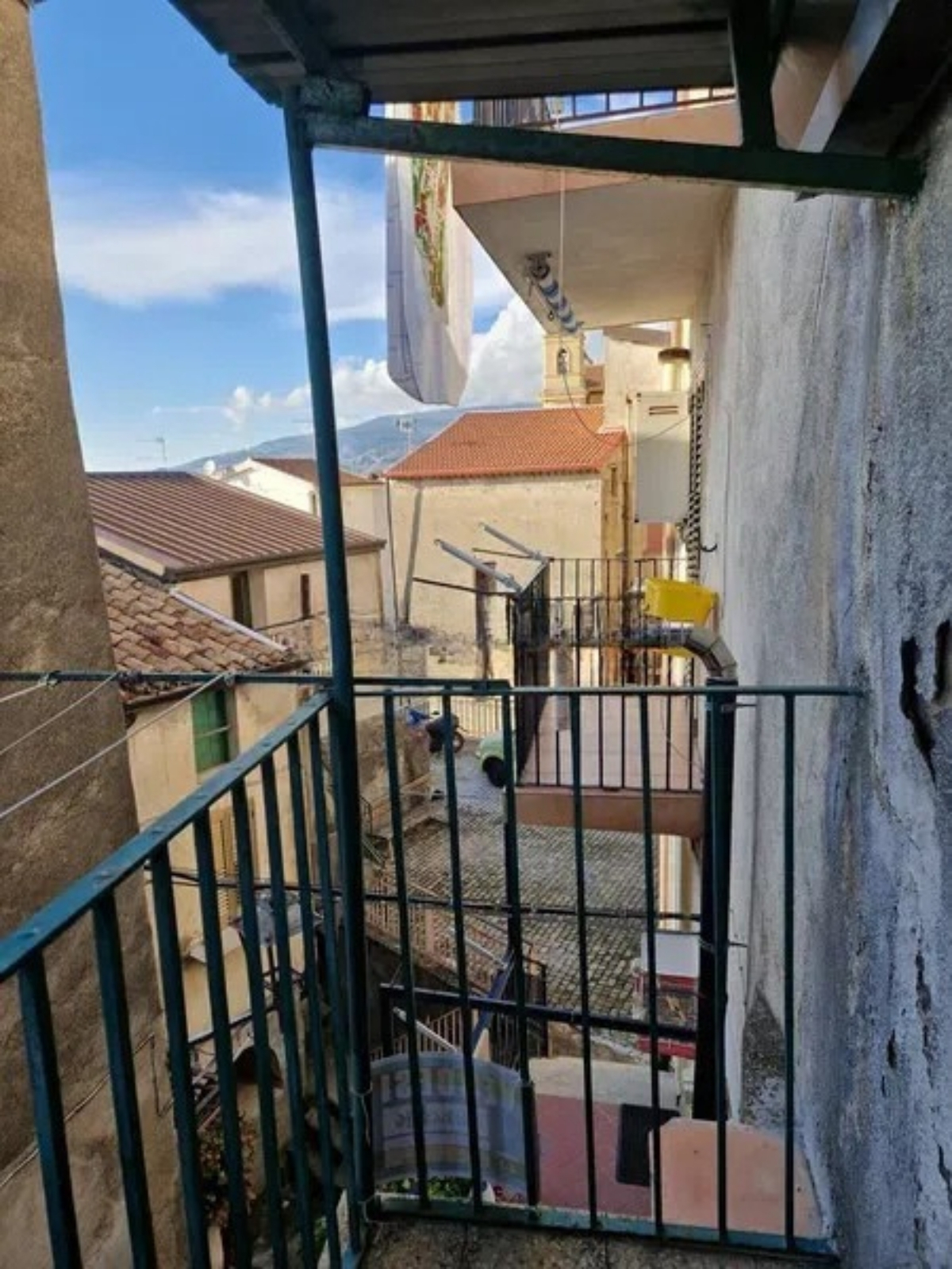 klimatyczny apartament na sprzedaż w acquappesa w kalabrii