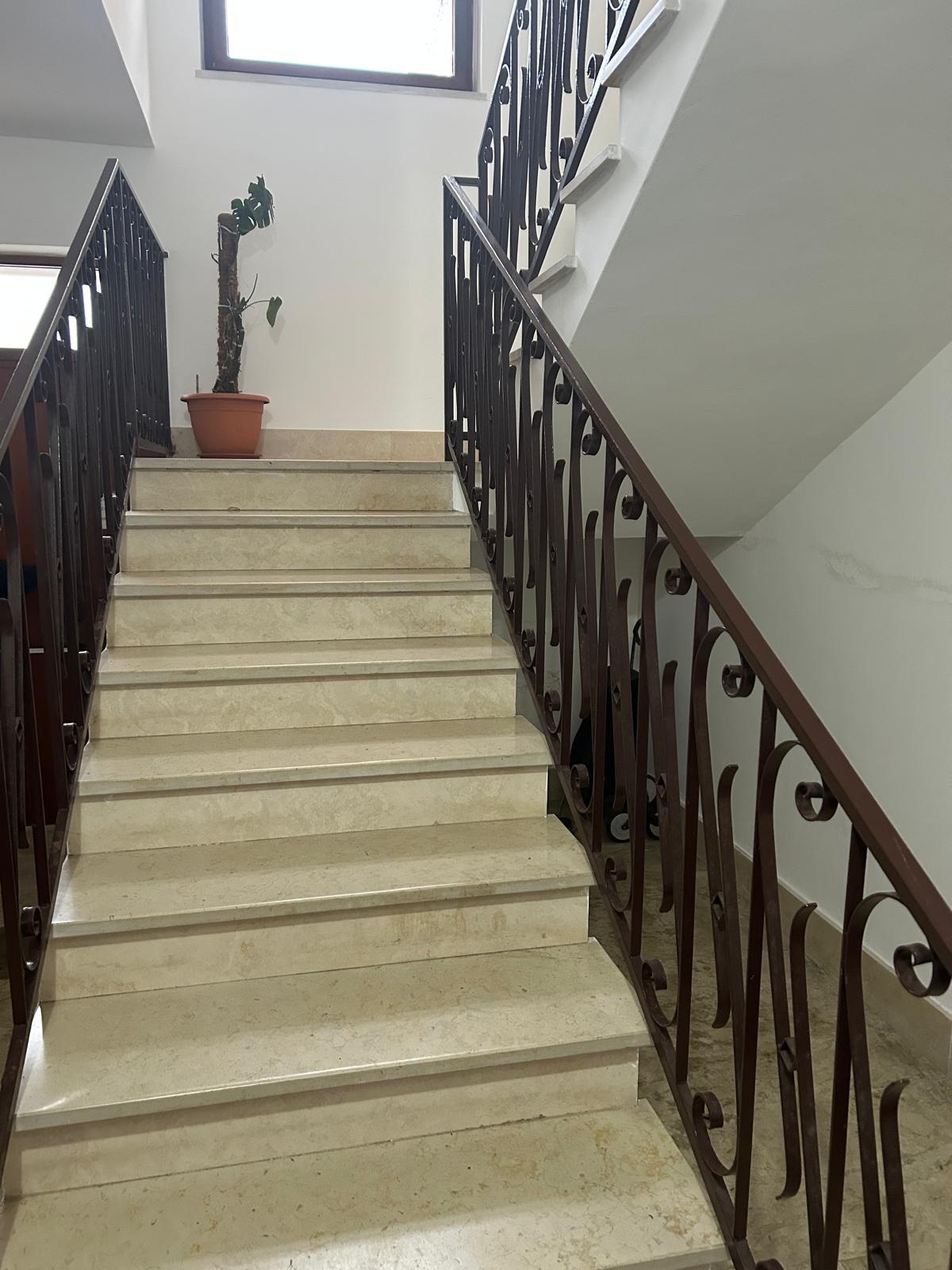 komfortowe mieszkanie blisko sklepów i plaży na sprzedaż w belvedere marittimo