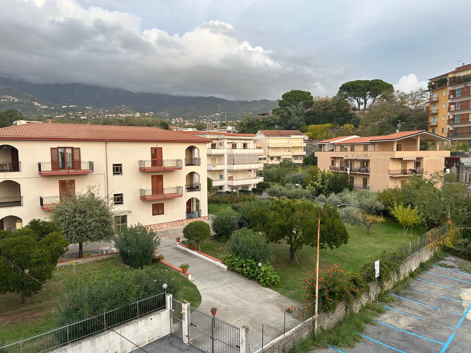 duże mieszkanie z widokiem na morze w belvedere marittimo na sprzedaż we włoszech