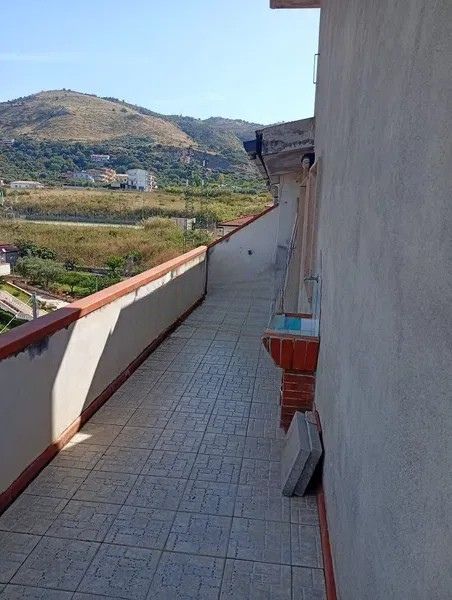 komfortowe mieszkanie na sprzedaż z widokiem na morze Grisolia