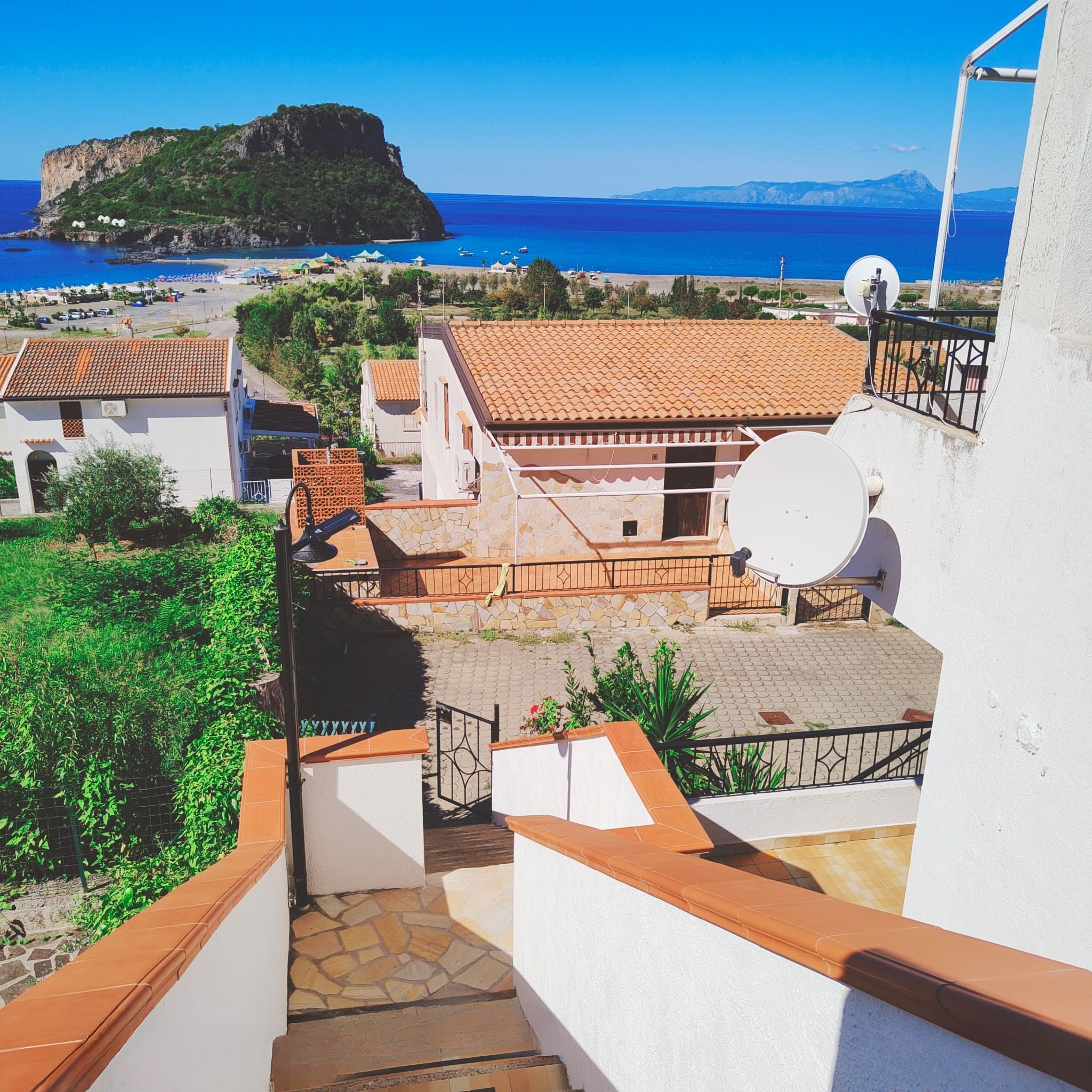 luksusowy-dom-z-widokiem-na-morze-na-sprzedaż-w-praia-a-mare-w-kalabrii luksusowy dom z widokiem na morze na sprzedaż w praia a mare w kalabrii