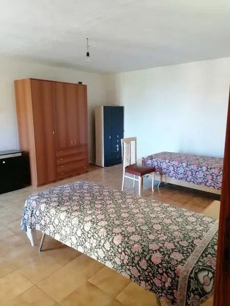 przytulna nieruchomość dwupoziomowa na sprzedaż w paola na południu włoch