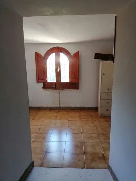 gustowna nieruchomość z ogrodem na sprzedaż w spokojnej okolicy w paola w kalabrii