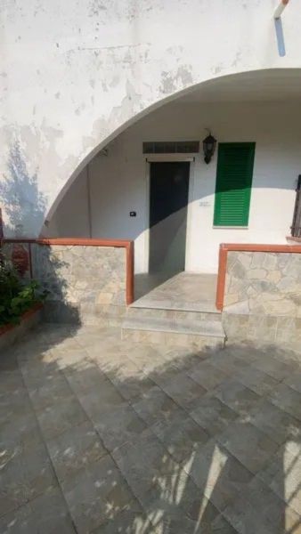 wyremontowana nieruchomość z ogrodem w belvedere marittimo na sprzedaż w kalabrii