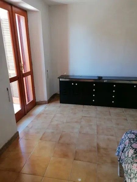 gustowne mieszkanie z garażem na sprzedaż w spokojnej okolicy w paola we włoszech