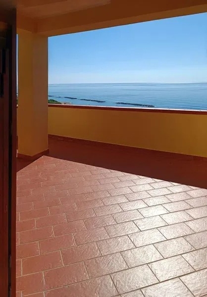 stylowe mieszkanie na sprzedaż z widokiem na morze w belvedere marittimo