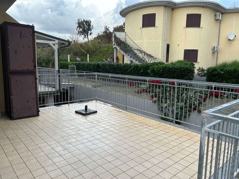 estetyczne mieszkanie z basenem blisko plaży na sprzedaż w San Lucido Kalabria