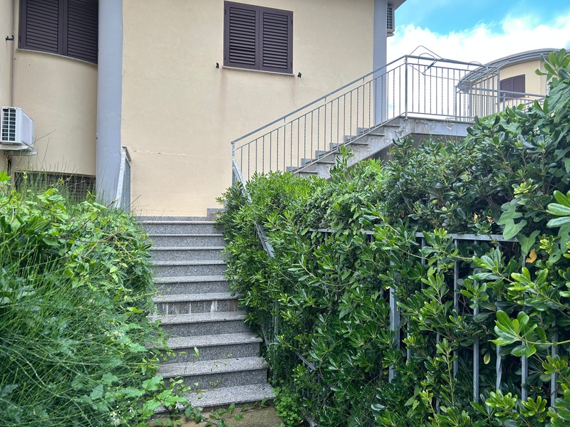 gustowne mieszkanie w nadmorskim osiedlu na sprzedaż w San Lucido Kalabria