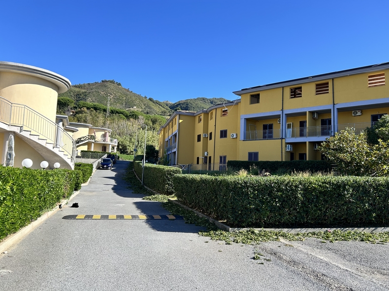 zadbane mieszkanie w kompleksie z basenem blisko plaży w san lucido na sprzedaż