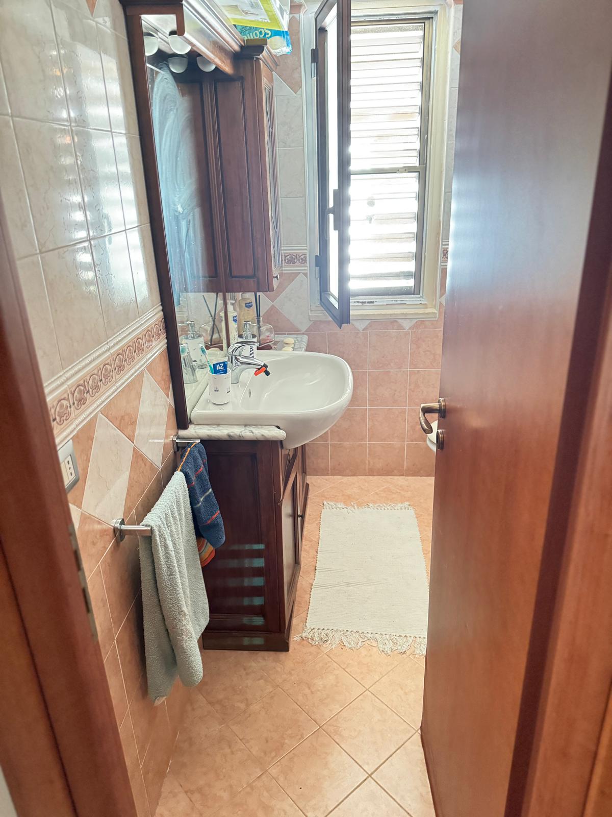 mieszkanie na sprzedaż z tarasem i zewnętrzną kuchnią w miasteczku Lamezia Terme w Kalabrii