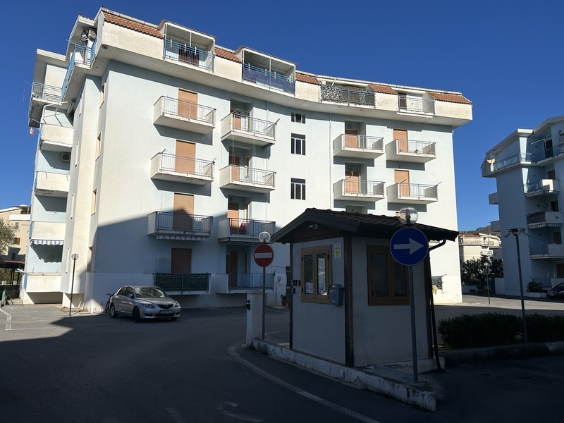 komfortowa nieruchomość na sprzedaż w sercu miasteczka Scalea we Włoszech