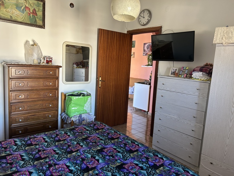 urokliwe mieszkanie na sprzedaż blisko sklepów w Scalea we Włoszech