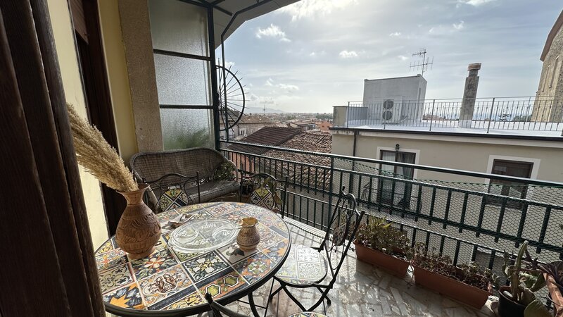 dwupoziomowe mieszkanie na sprzedaż na starówce Scalea w Kalabrii