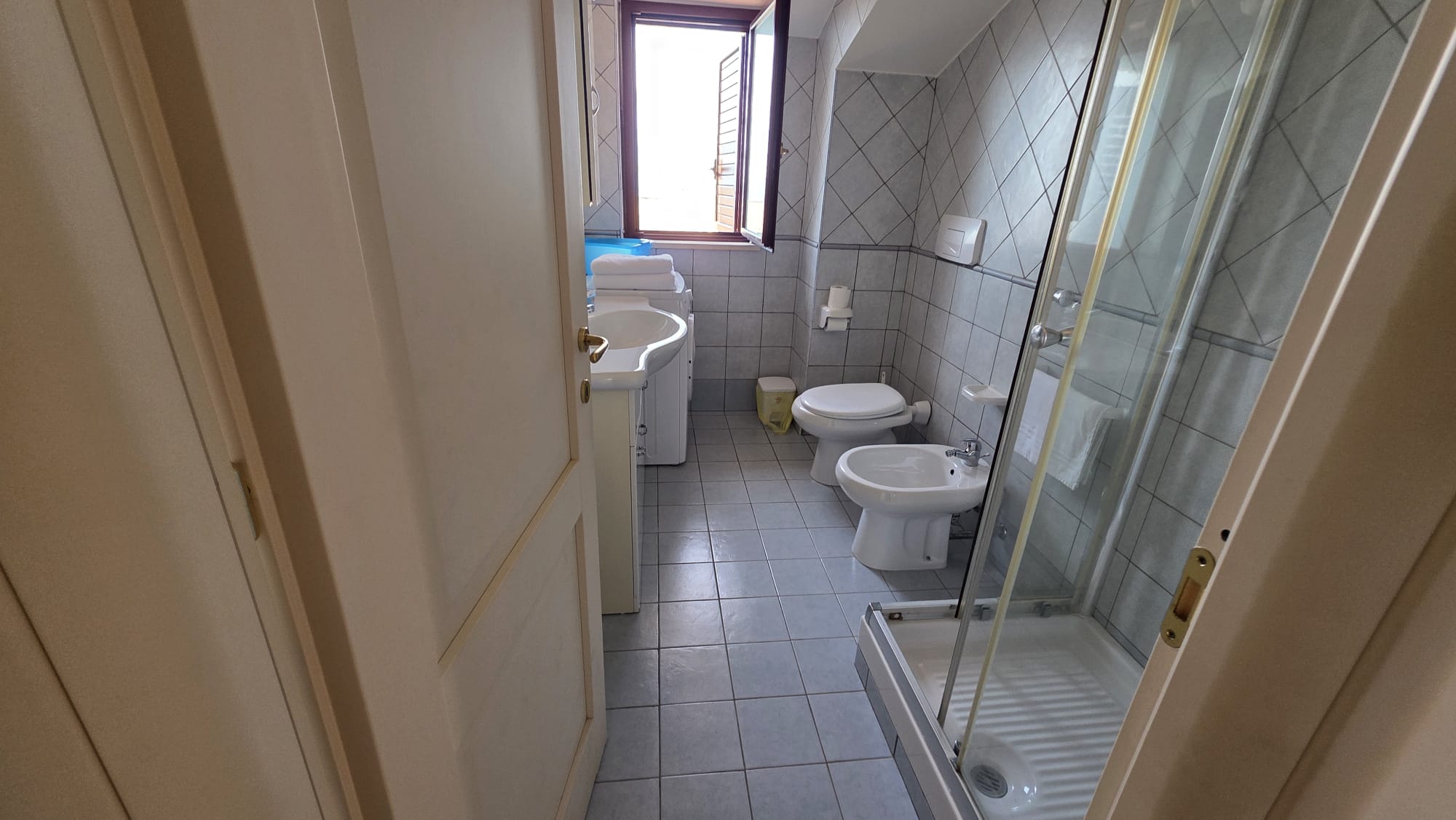 zadbane apartamenty na sprzedaż z widokiem na morze blisko plaży w Amantea