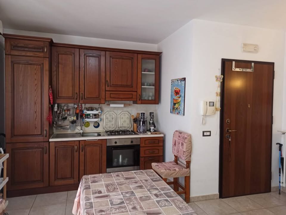 przytulne mieszkanie na sprzedaż w bloku z windą w miasteczku Turi w Apulii we Włoszech