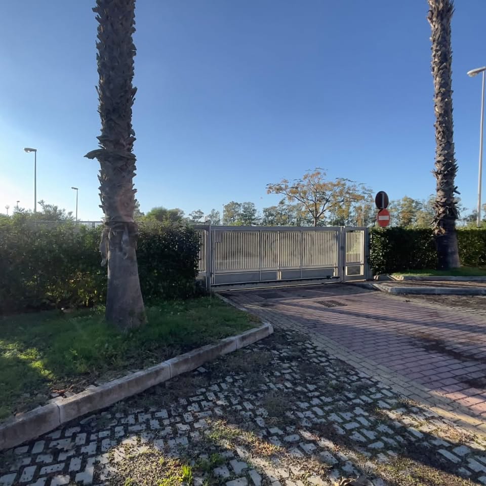 wygodne stylowe mieszkanie z tarasem na sprzedaż w kompleksie z basenem blisko plaży Marina di Pisticci we Włoszech