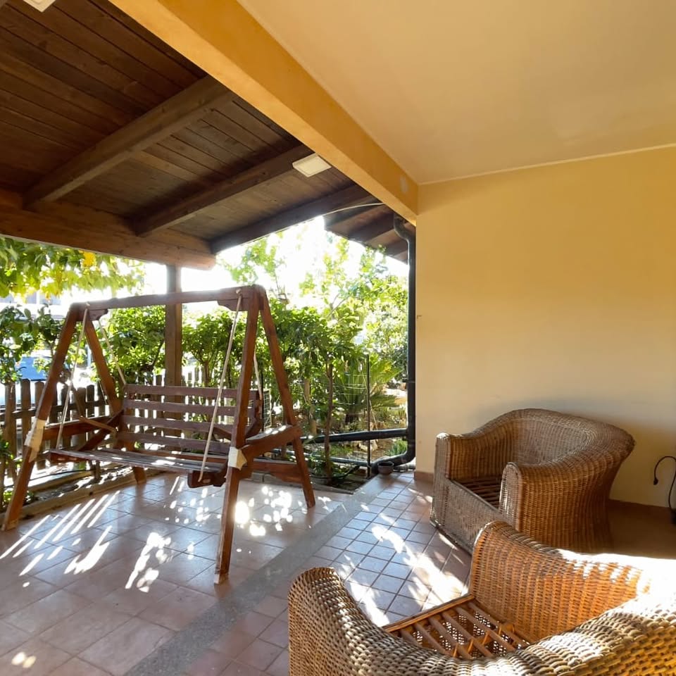 stylowe mieszkanie z tarasem na sprzedaż w kompleksie z basenem w nadmorskiej miejscowości Marina di Pisticci we Włoszech