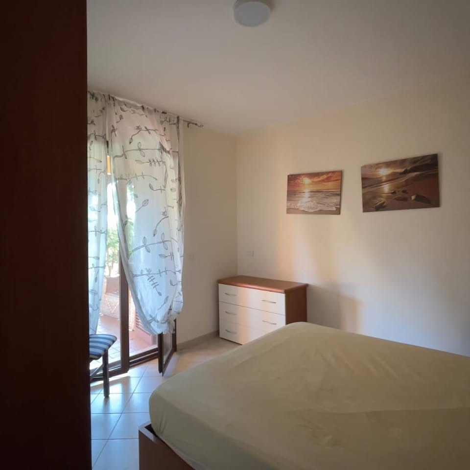 wygodna nieruchomość z tarasem na sprzedaż w kompleksie z basenem w nadmorskim miasteczku Marina di Pisticci w Basilicacie