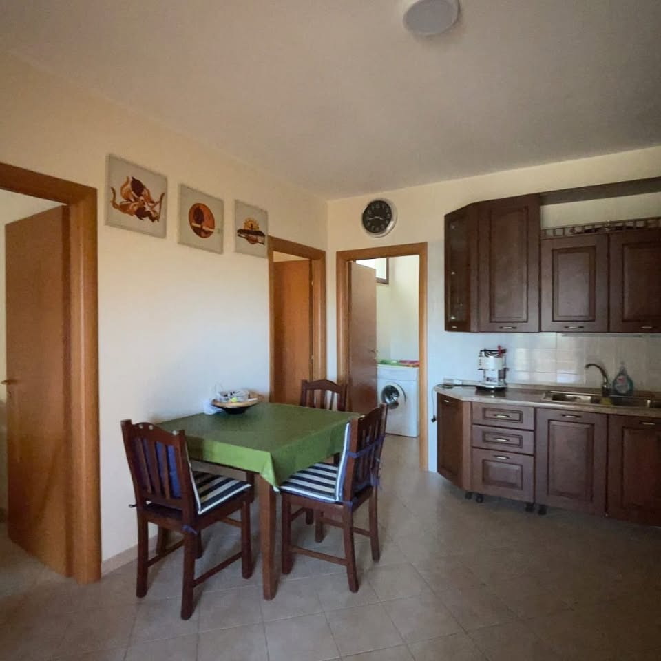 ładna nieruchomość z tarasem na sprzedaż w kompleksie z basenem blisko plaży Marina di Pisticci we Włoszech