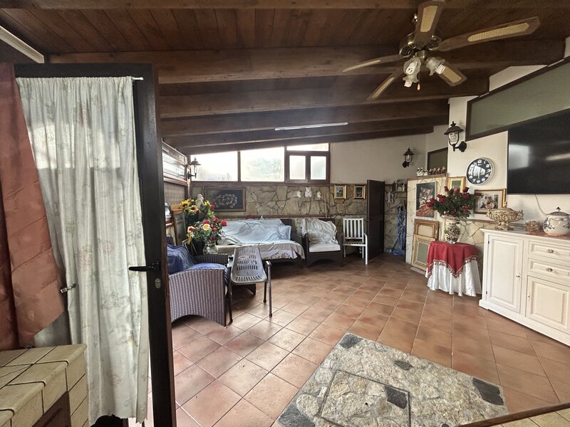 komfortowa nieruchomość na sprzedaż w spokojnej okolicy w scalei we włoszech