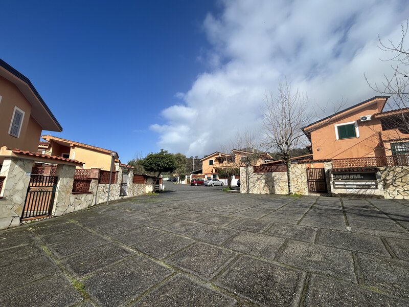 duża nieruchomość na sprzedaż w nadmorskiej miejscowości scalea w kalabrii