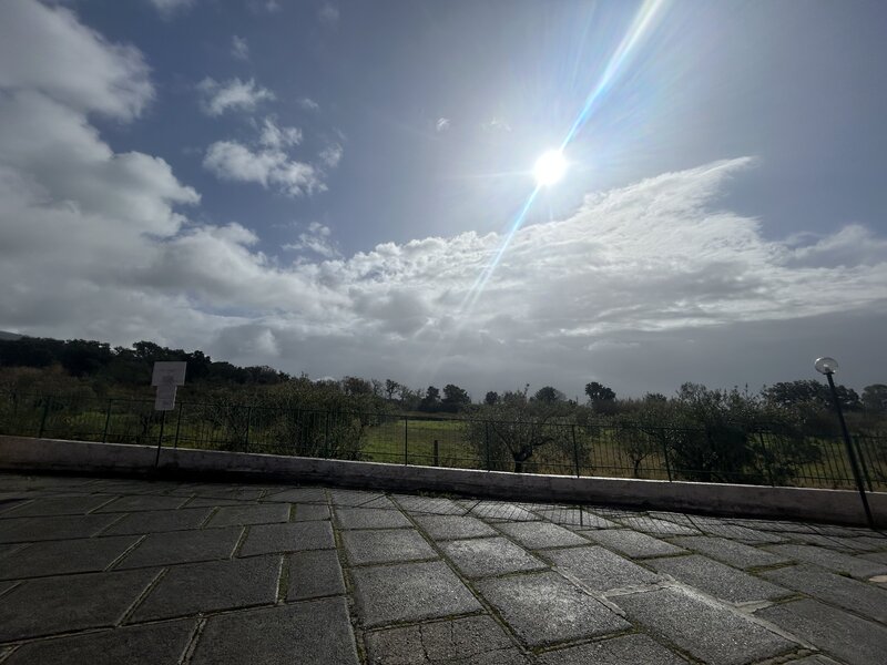 komfortowa nieruchomość na sprzedaż z dużym tarasem w scalei w południowych włoszech