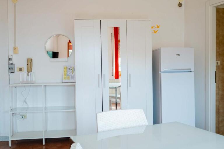 umeblowana nieruchomość z balkonem na sprzedaż na prywatnym osiedlu w miasteczku Falerna w Kalabrii we Włoszech