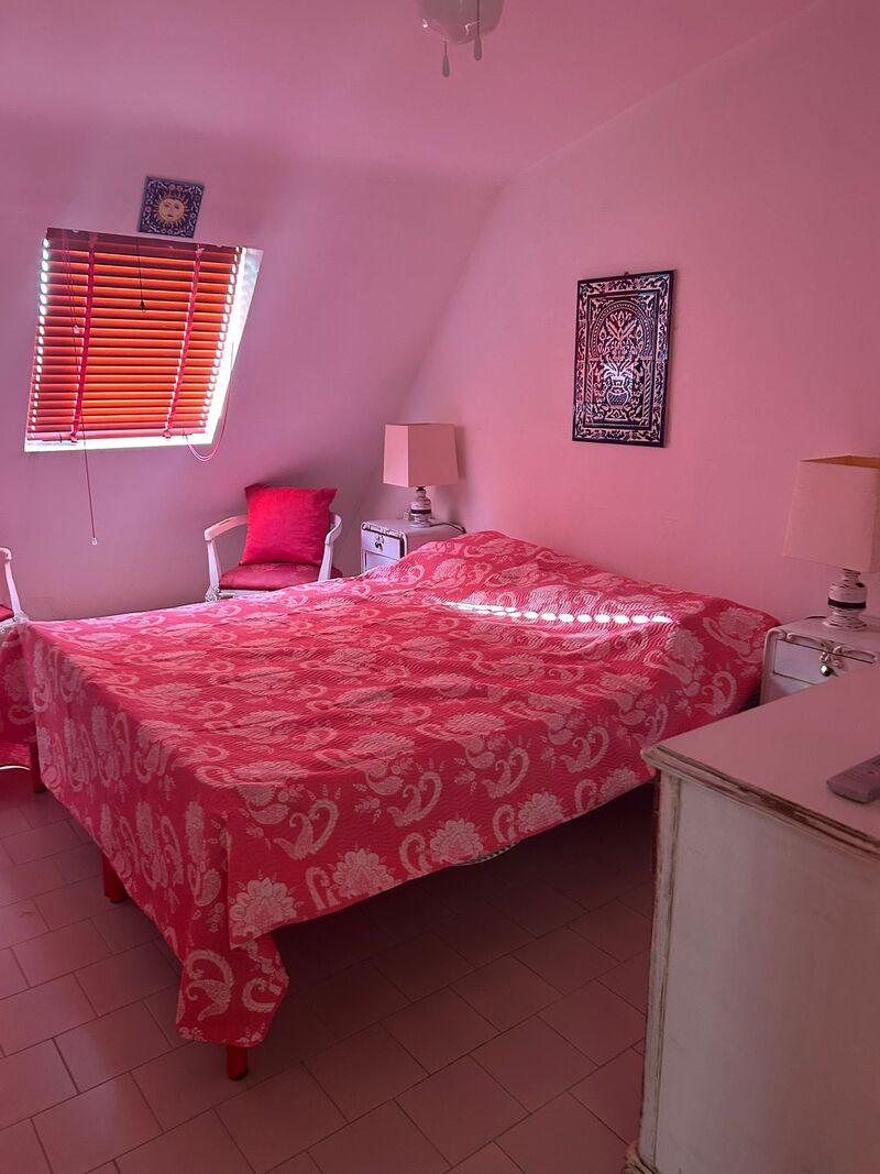 dwupiętrowa nieruchomość z dużym balkonem na sprzedaż blisko sklepów w Scalea w południowych Włoszech