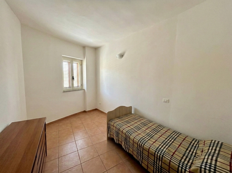 ładna nieruchomość na sprzedaż w kompleksie z kortem tenisowym w San Lucido we Włoszech