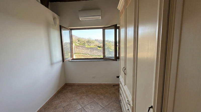 dom z fotowoltaiką na sprzedaż w san nicola arcella we włoszech