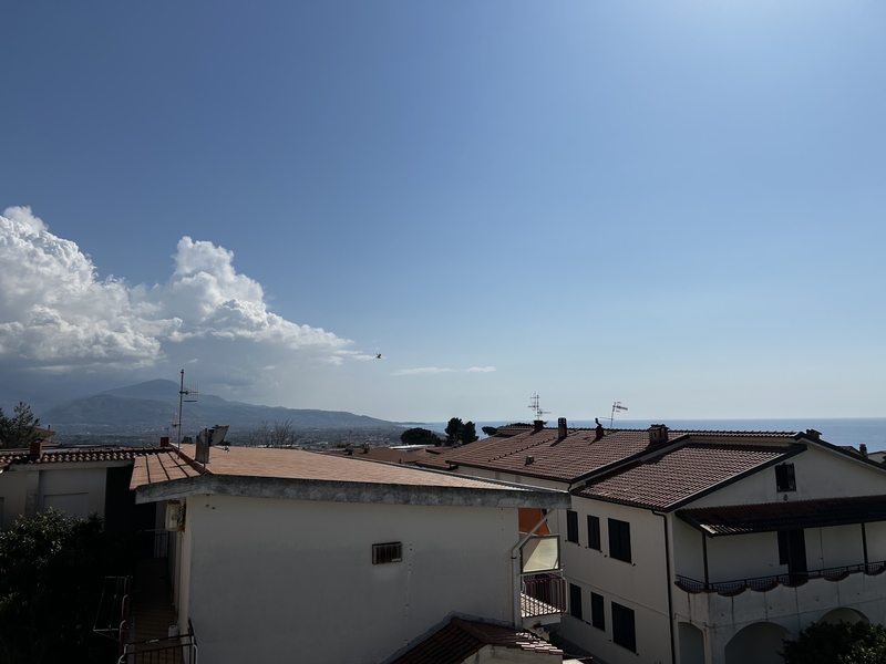 ładne mieszkanie na sprzedaż na ogrodzonym osiedlu w Scalea we Włoszech