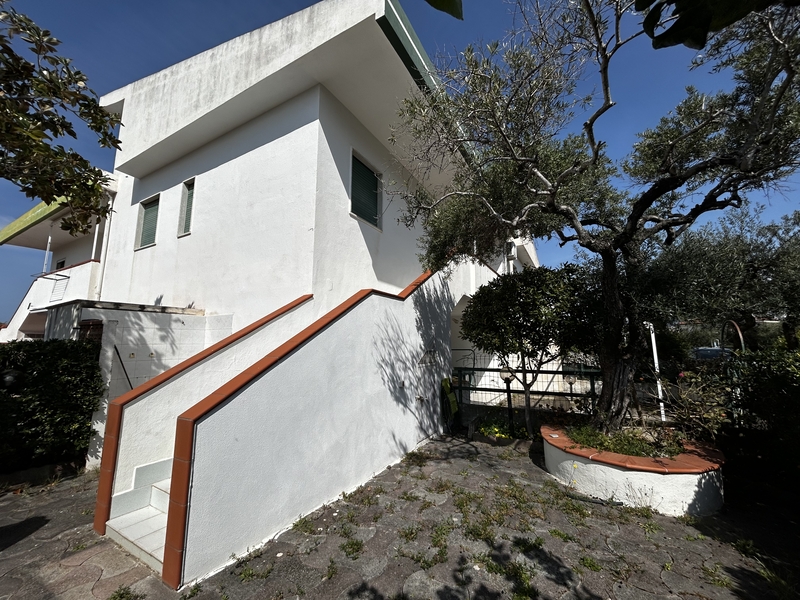 urokliwe mieszkanie na sprzedaż w san nicola arcella we włoszech