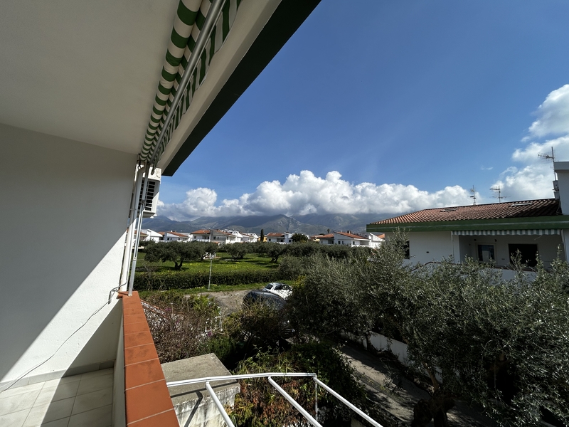 dwupoziomowe mieszkanie z 3 sypialniami na sprzedaż w san nicola arcella we włoszech