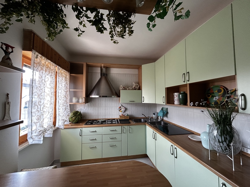 urocza nieruchomość z 3 sypialniami i widokiem na góry na sprzedaż w san nicola arcella we włoszech