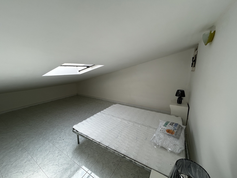 wyposażone dwupoziomowe mieszkanie z 3 sypialniami na sprzedaż w san nicola arcella we włoszech