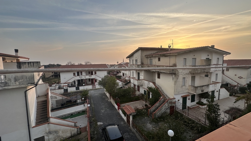 dwupoziomowe ładne mieszkanie na sprzedaż w Scalea we Włoszech