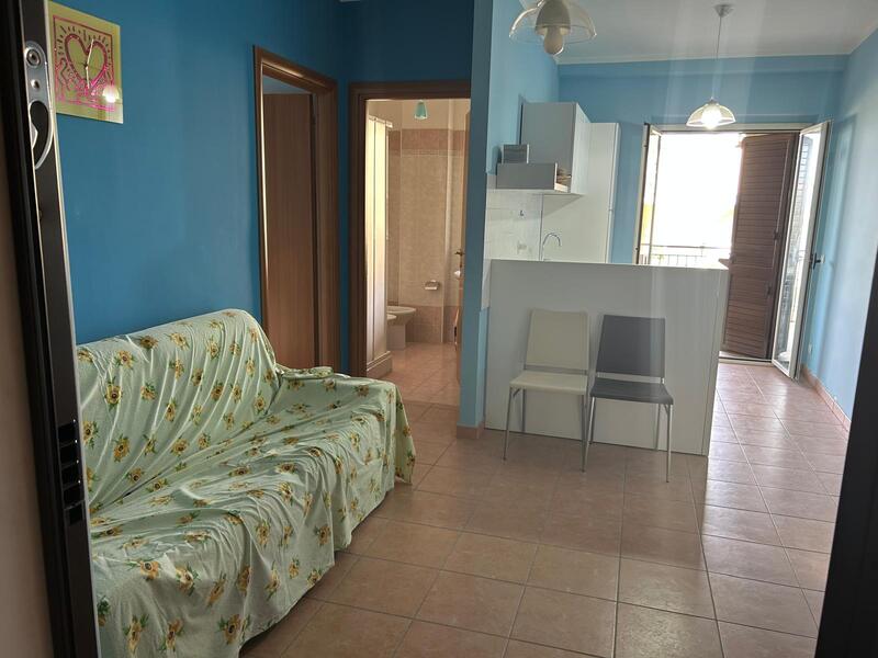 wyposażone mieszkanie na sprzedaż z tarasem i widokiem na morze w san lucido we włoszech