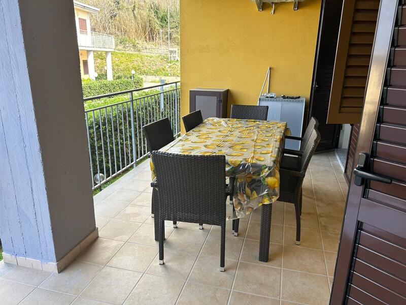 urokliwe mieszkanie na sprzedaż z widokiem na morze w san lucido we włoszech