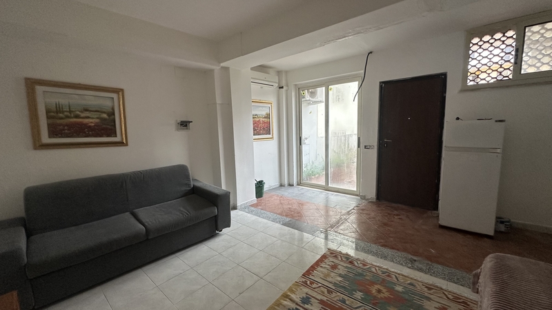 urokliwe mieszkanie na sprzedaż z ogródkiem w miasteczku amantea we włoszech